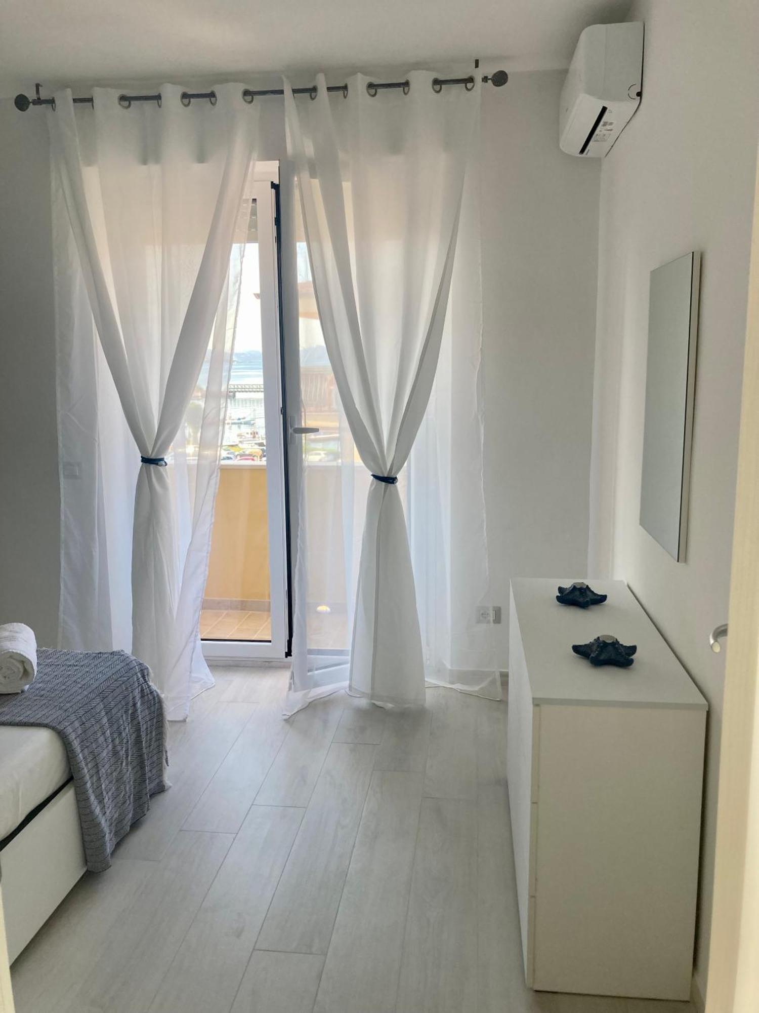 Appartamento Tizzy La Maddalena  Ngoại thất bức ảnh